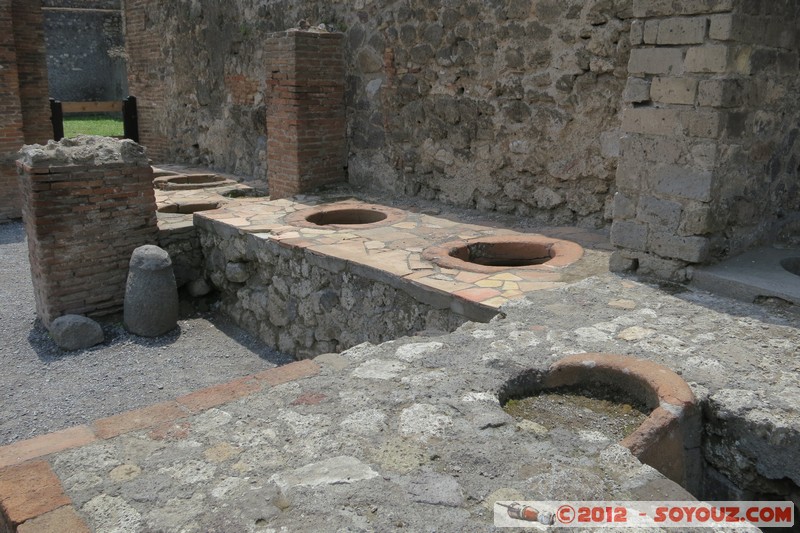 Pompei Scavi - Thermopolium
Mots-clés: Campania geo:lat=40.75058639 geo:lon=14.48391368 geotagged ITA Italie Pompei Scavi Ruines Romain patrimoine unesco Regio VI