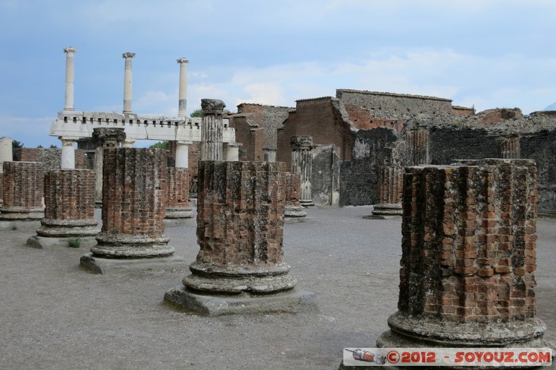 Pompei Scavi - Basilica
Mots-clés: Campania geo:lat=40.74885251 geo:lon=14.48439260 geotagged ITA Italie Pompei Scavi Ruines Romain patrimoine unesco Regio VIII