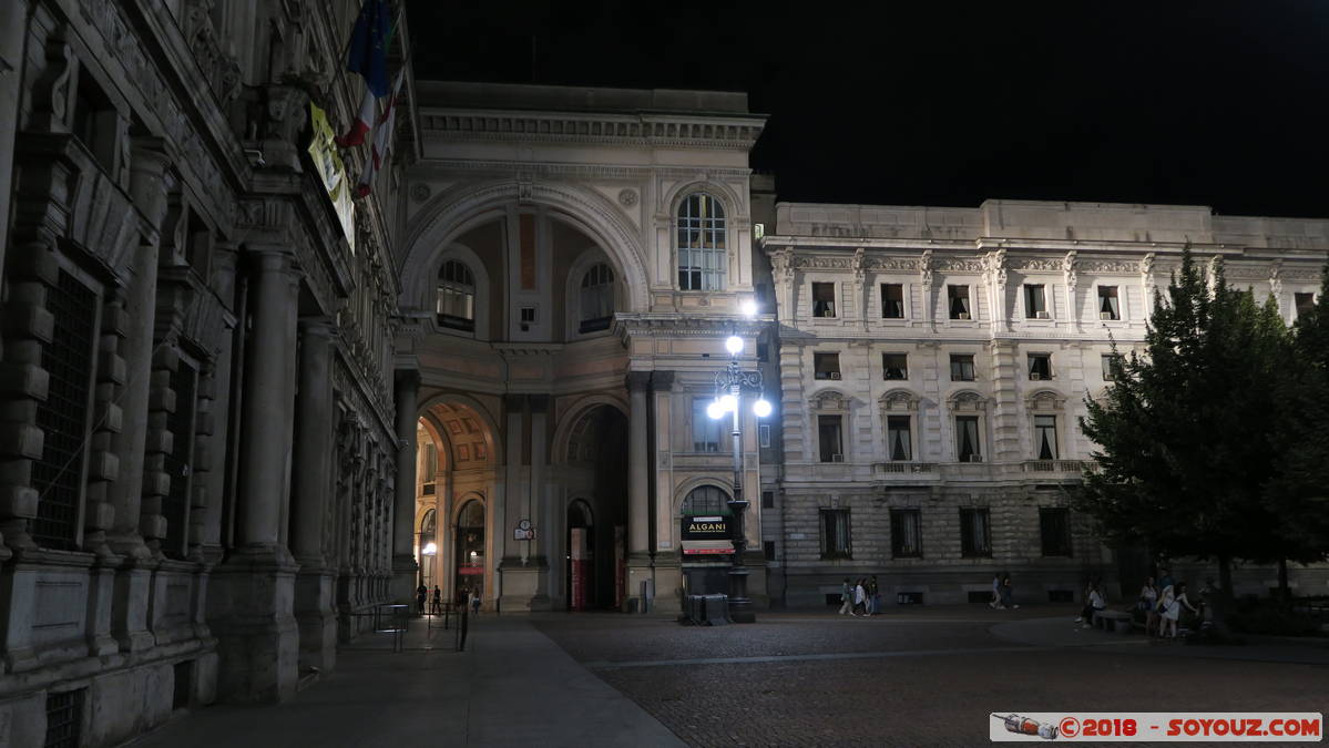 Milano by Night - Piazza della Scala
Mots-clés: geo:lat=45.46712031 geo:lon=9.19043655 geotagged ITA Italie Lombardia Mailand Milano Nuit Galleria Vittorio Emanuele II