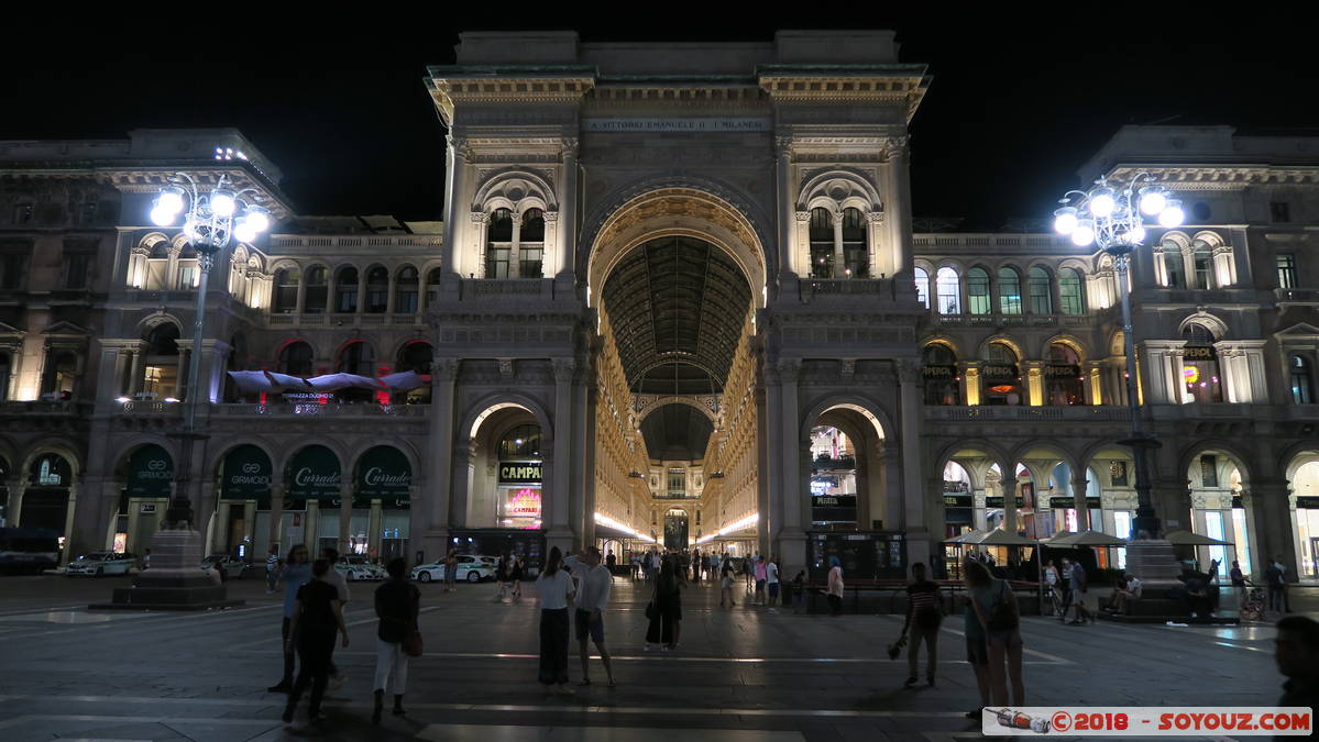 Milano by Night - Galleria Vittorio Emanuele II
Mots-clés: geo:lat=45.46452571 geo:lon=9.19005031 geotagged ITA Italie Lombardia Mailand Milano Nuit Piazza del Duomo Il Duomo Eglise Galleria Vittorio Emanuele II