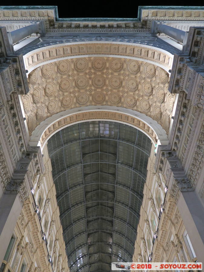 Milano by Night - Galleria Vittorio Emanuele II
Mots-clés: geo:lat=45.46475145 geo:lon=9.19009323 geotagged ITA Italie Lombardia Mailand Milano Nuit Galleria Vittorio Emanuele II