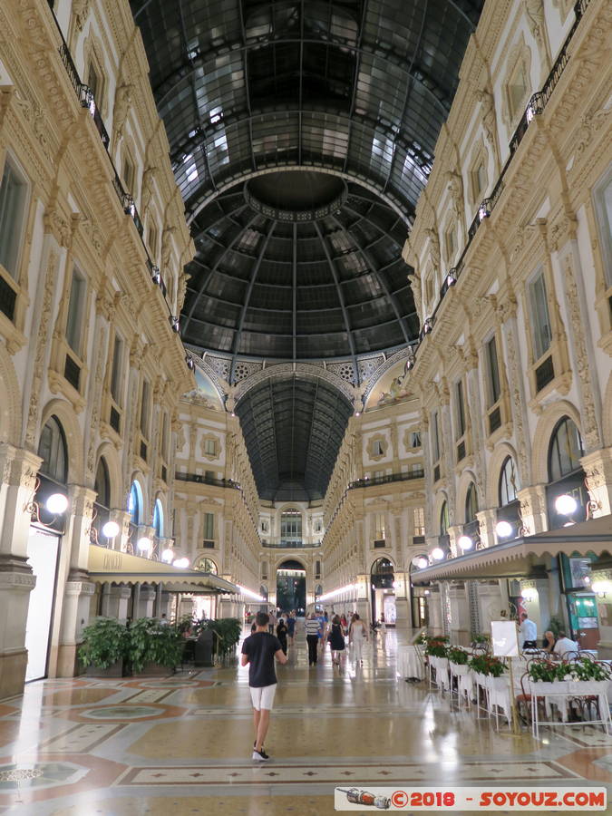 Milano by Night - Galleria Vittorio Emanuele II
Mots-clés: geo:lat=45.46528946 geo:lon=9.19007177 geotagged ITA Italie Lombardia Mailand Milano Nuit Galleria Vittorio Emanuele II