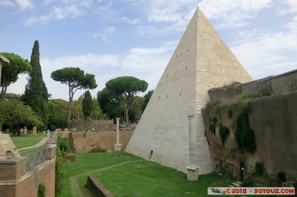 Roma - Cimitero acattolico - Piramide Cestia
Mots-clés: Garbatella geo:lat=41.87657514 geo:lon=12.48037219 geotagged ITA Italie Lazio Torre Spaccata Roma Cimitero acattolico di Roma Piramide Cestia Ruines Romain Testaccio