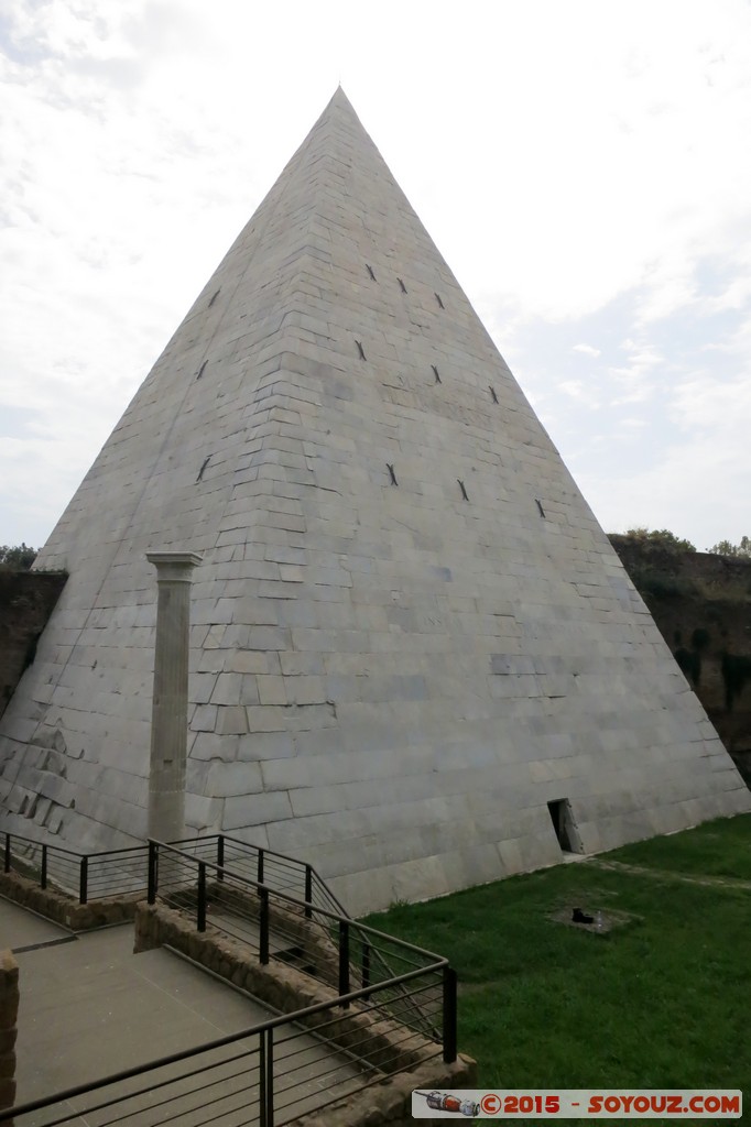 Roma - Cimitero acattolico - Piramide Cestia
Mots-clés: Garbatella geo:lat=41.87657514 geo:lon=12.48037219 geotagged ITA Italie Lazio Torre Spaccata Roma Cimitero acattolico di Roma Piramide Cestia Ruines Romain Testaccio