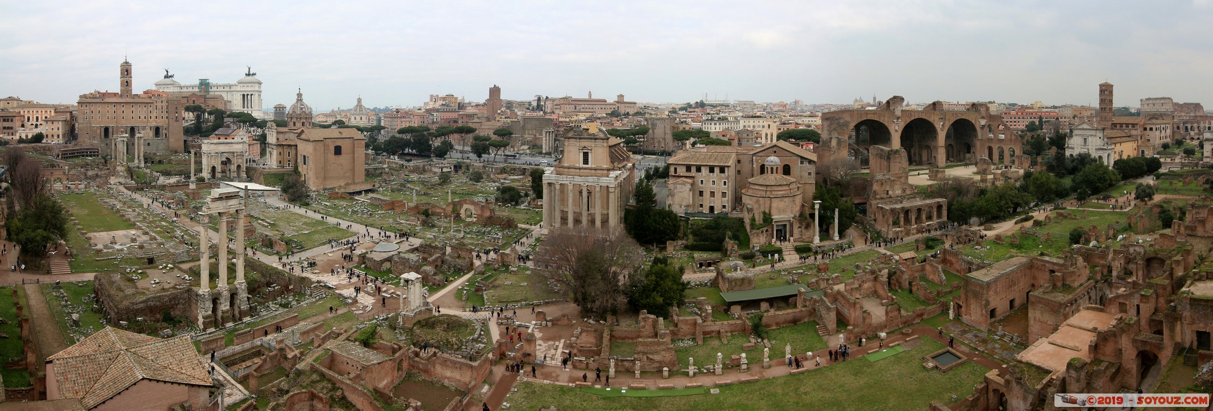 Roma - Foro Romano - Visto da Colle Palatino
Mots-clés: Campitelli Colle Della Valentina geo:lat=41.89109231 geo:lon=12.48627244 geotagged ITA Italie Lazio patrimoine unesco Ruines Romain Foro Romano Colle Palatino Basilica di Massenzio Tempio di Antonino e Faustina Tempio di Romolo Arco di Settimio Severo pan