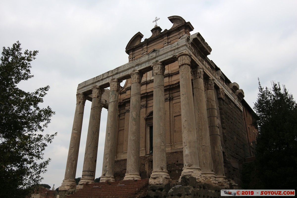 Roma - Foro Romano - Tempio di Antonino e Faustina
Mots-clés: Campitelli Colle Della Valentina geo:lat=41.89187978 geo:lon=12.48669377 geotagged ITA Italie Lazio patrimoine unesco Ruines Romain Foro Romano Tempio di Antonino e Faustina