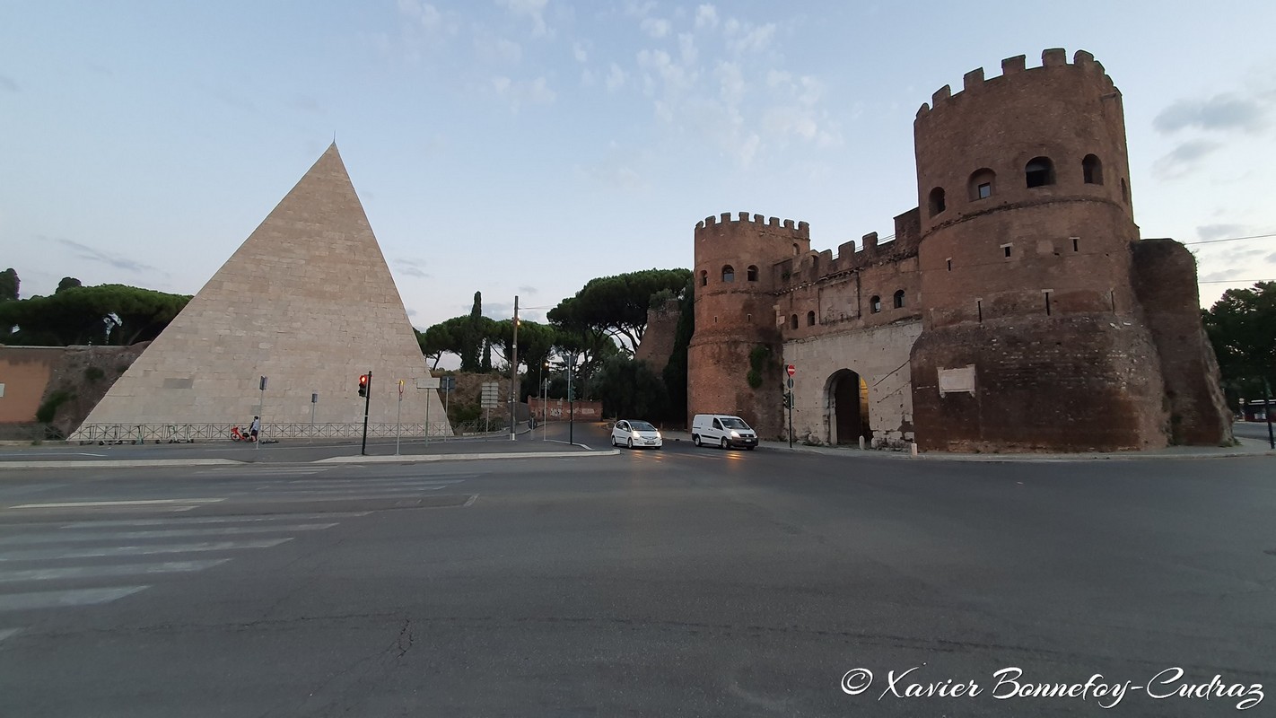 Roma
Mots-clés: Italie Lazio Testaccio Piramide Cestia Ruines romaines Porta San Paolo