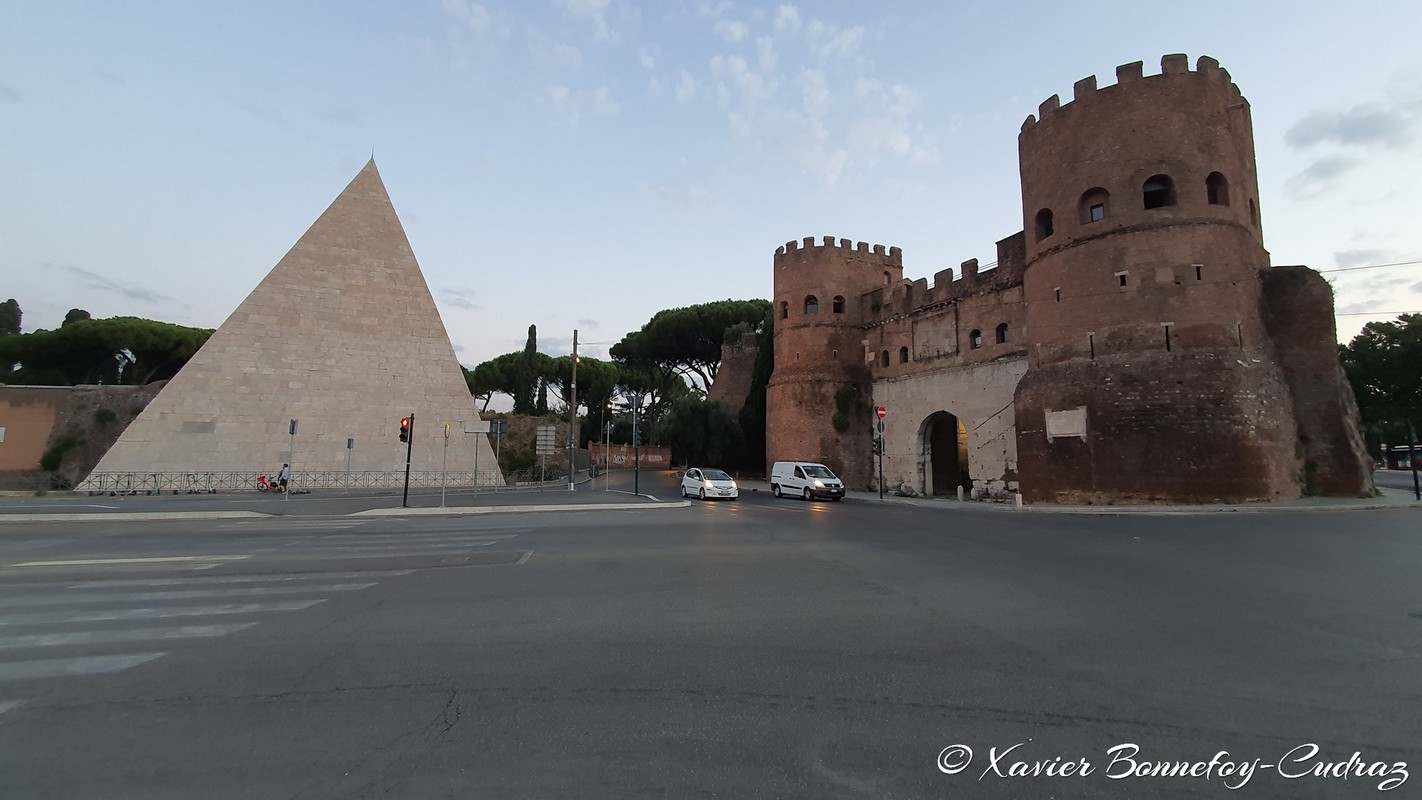 Roma
Mots-clés: Italie Lazio Testaccio Piramide Cestia Ruines romaines Porta San Paolo