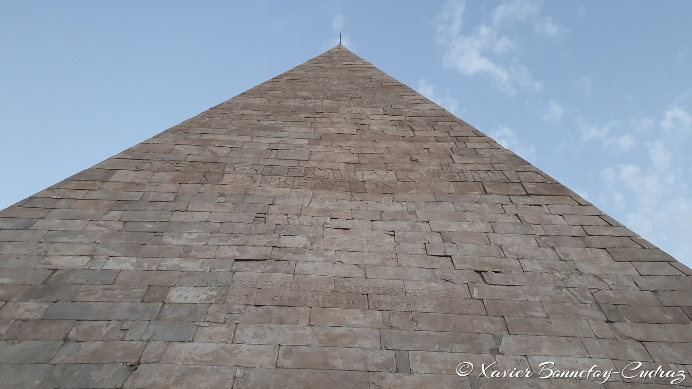 Roma
Mots-clés: Italie Lazio Testaccio Piramide Cestia Ruines romaines