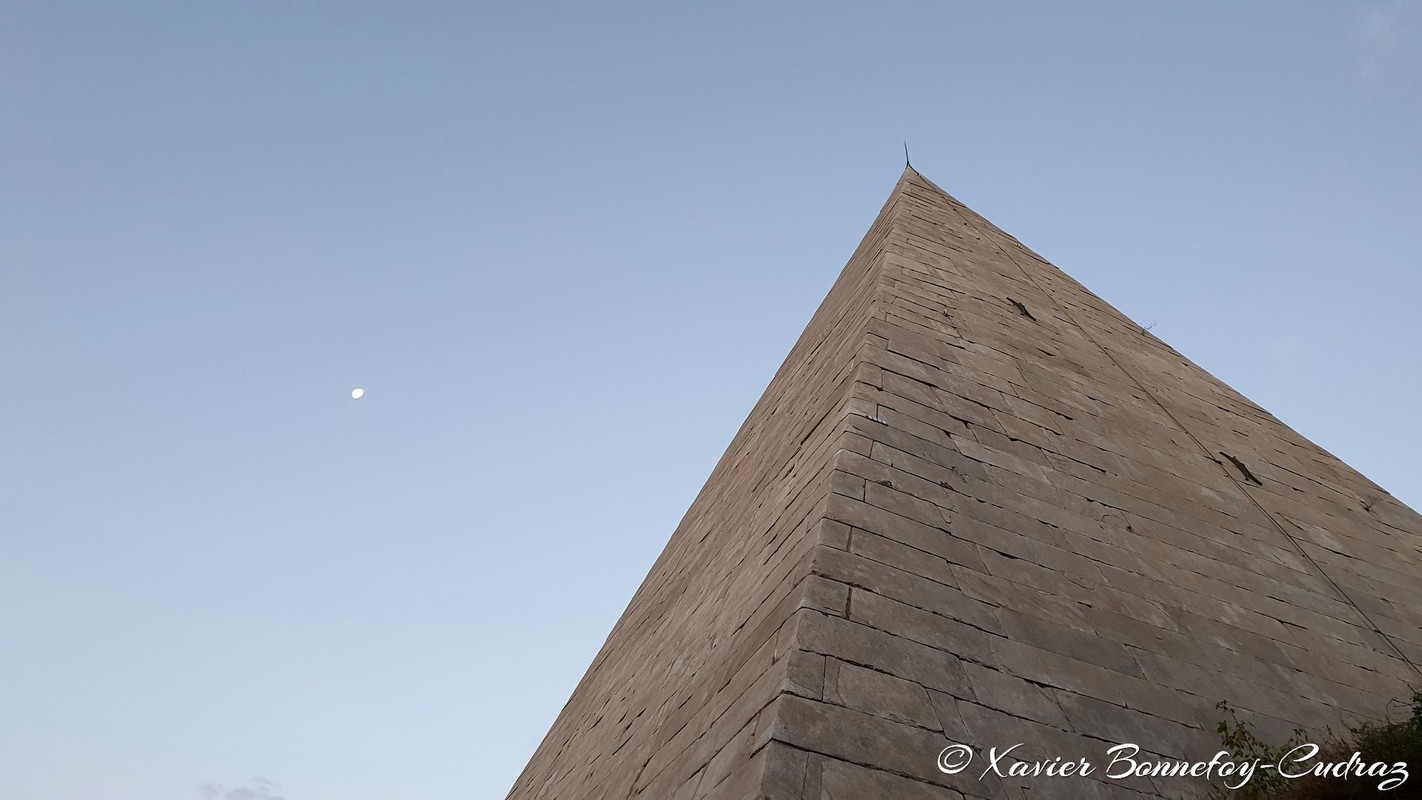 Roma
Mots-clés: Italie Lazio Testaccio Piramide Cestia Ruines romaines