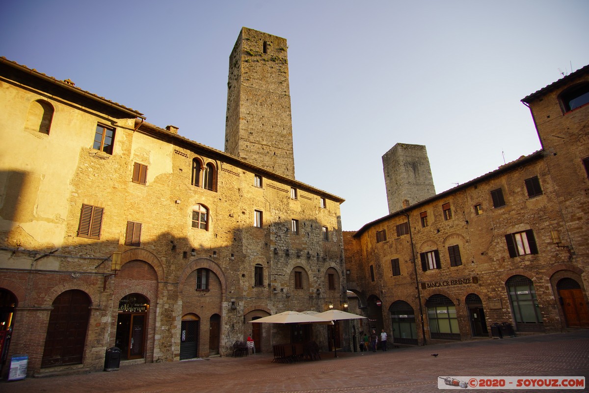 San Gimignano - Piazza della Cisterna - Torre dei Becci e Torre dei Cugnanesi
Mots-clés: geo:lat=43.46741208 geo:lon=11.04370278 geotagged ITA Italie San Gimignano Toscana Piazza della Cisterna sunset Torre dei Cugnanesi Torre dei Becci