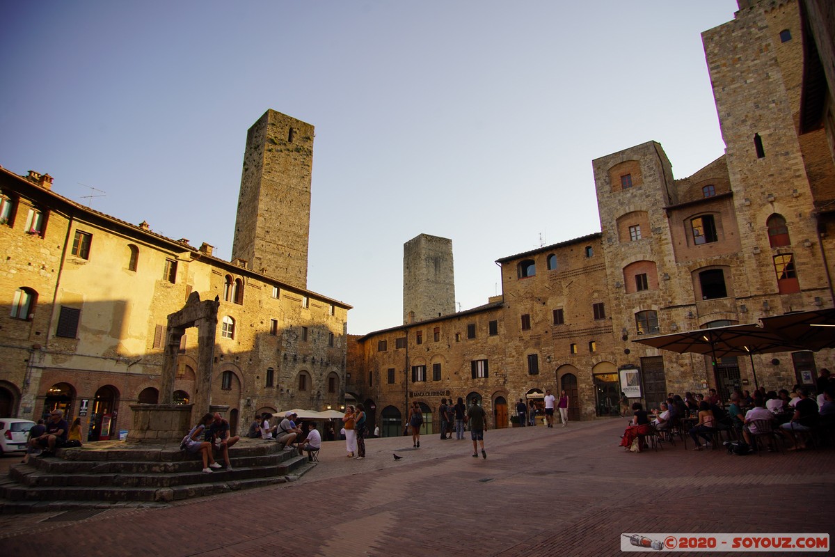 San Gimignano - Piazza della Cisterna - Torre dei Becci e Torre dei Cugnanesi
Mots-clés: geo:lat=43.46747846 geo:lon=11.04379064 geotagged ITA Italie San Gimignano Toscana Piazza della Cisterna sunset Torre dei Cugnanesi Torre dei Becci