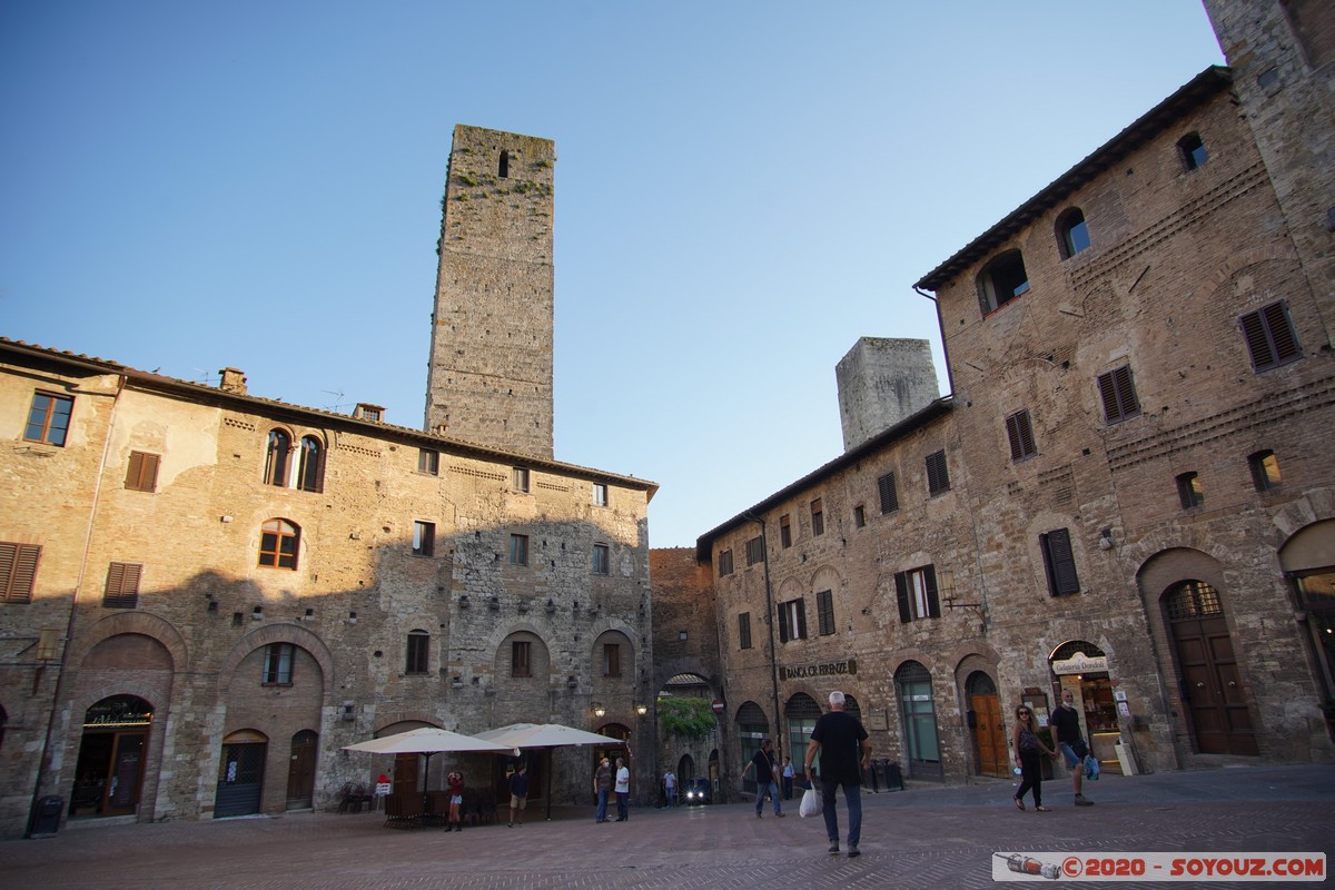 San Gimignano - Piazza della Cisterna - Torre dei Becci e Torre dei Cugnanesi
Mots-clés: geo:lat=43.46735786 geo:lon=11.04351976 geotagged ITA Italie San Gimignano Toscana Piazza della Cisterna Torre dei Cugnanesi Torre dei Becci