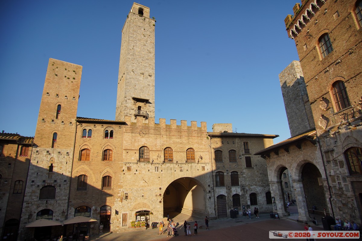 San Gimignano - Palazzo Vecchio del Podestà, Torre Rognosa e Torre Chigi
Mots-clés: geo:lat=43.46796092 geo:lon=11.04296897 geotagged ITA Italie San Gimignano Toscana sunset Piazza del Duomo Palazzo Vecchio del Podest Torre Rognosa Torre Chigi