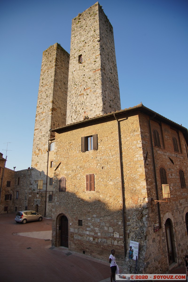 San Gimignano - Piazza dell'Erbe, Torri dei Salvucci
Mots-clés: geo:lat=43.46788272 geo:lon=11.04301770 geotagged ITA Italie San Gimignano Toscana Piazza dell'Erbe Torri dei Salvucci