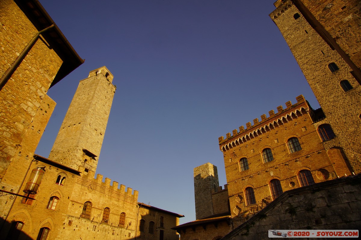 San Gimignano - Torre Rognosa, Palazzo Comunale, Torre Grossa
Mots-clés: geo:lat=43.46793545 geo:lon=11.04310509 geotagged ITA Italie San Gimignano Toscana sunset Piazza del Duomo Torre Rognosa Palazzo Comunale Torri degli Ardinghelli Torre Grossa