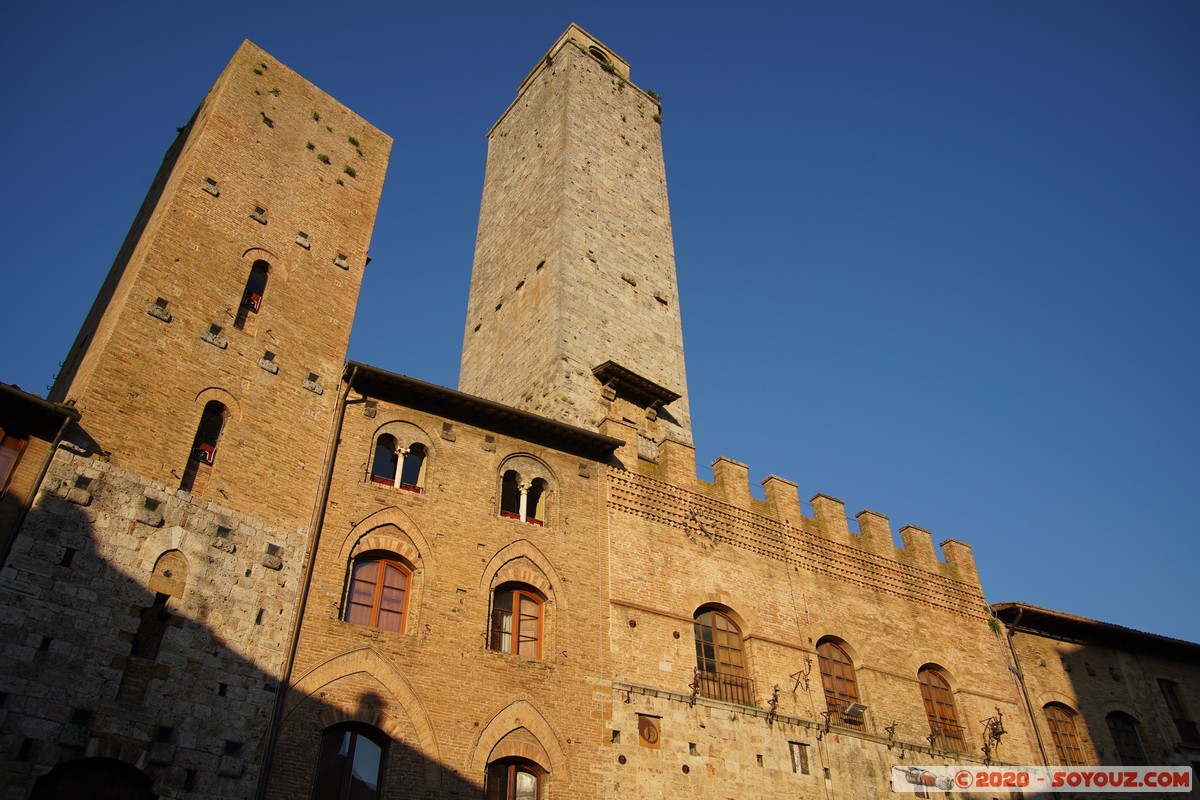 San Gimignano - Palazzo Vecchio del Podestà, Torre Rognosa e Torre Chigi
Mots-clés: geo:lat=43.46777833 geo:lon=11.04304767 geotagged ITA Italie San Gimignano Toscana sunset Piazza del Duomo Palazzo Vecchio del Podest Torre Rognosa Torre Chigi