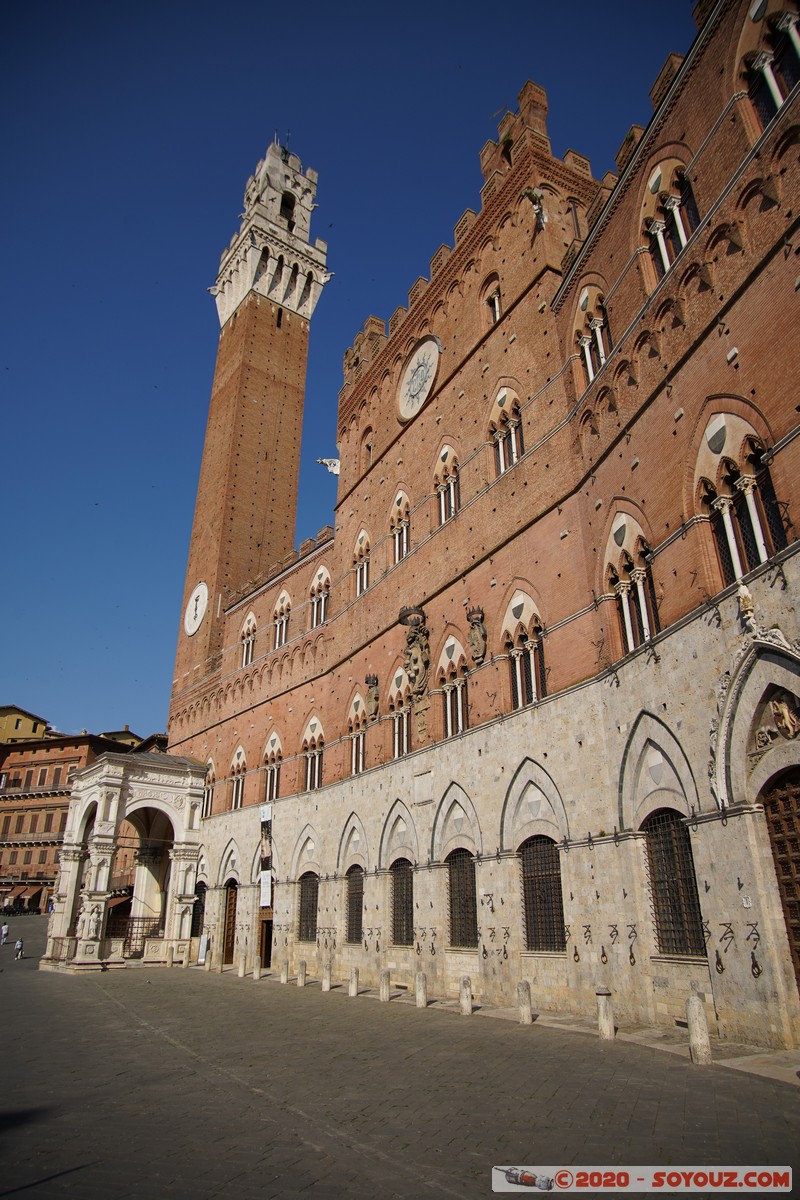 Siena - Piazza del Campo - Palazzo Pubblico e Torre del Mangia
Mots-clés: geo:lat=43.31800385 geo:lon=11.33169425 geotagged ITA Italie Siena Toscana patrimoine unesco Palazzo Pubblico Torre del Mangia