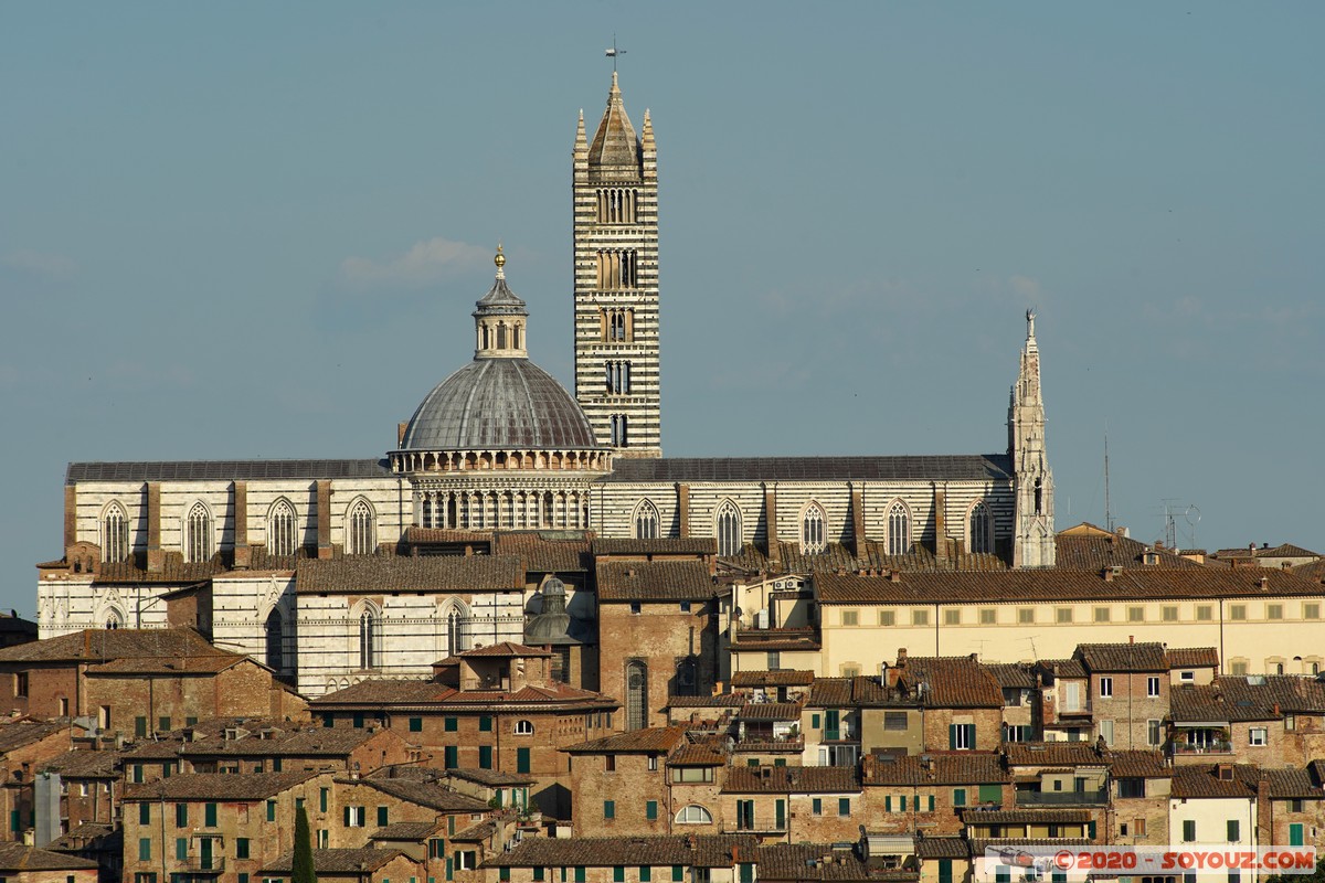 Siena - vista dal castello: Duomo di Siena
Mots-clés: geo:lat=43.32145926 geo:lon=11.32243133 geotagged ITA Italie Siena Toscana patrimoine unesco Eglise Duomo di Siena