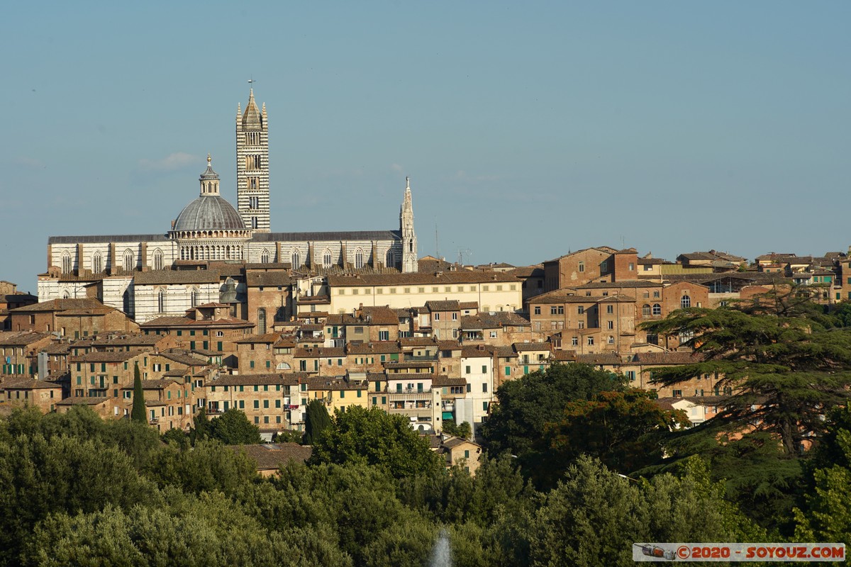 Siena - vista dal castello: Duomo di Siena
Mots-clés: geo:lat=43.32145926 geo:lon=11.32243133 geotagged ITA Italie Siena Toscana patrimoine unesco Eglise Duomo di Siena