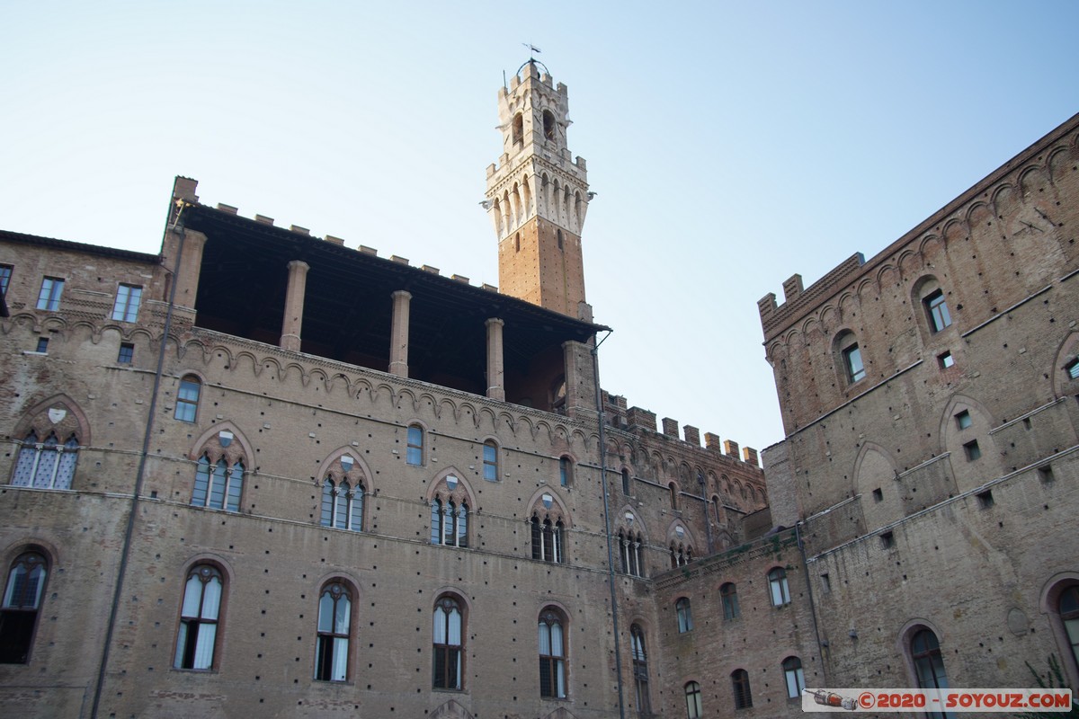 Siena - Piazza del Campo - Palazzo Pubblico e Torre del Mangia
Mots-clés: geo:lat=43.31760894 geo:lon=11.33246258 geotagged ITA Italie Siena Toscana patrimoine unesco Piazza del Campo Palazzo Pubblico Torre del Mangia