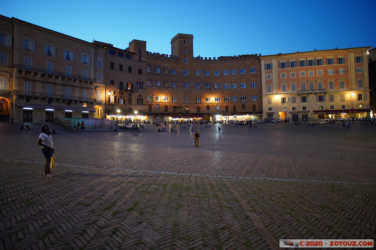 Siena by night - Piazza del Campo - Palazzo Sansedoni e Palazzo Chigi-Zondadari
Mots-clés: geo:lat=43.31832333 geo:lon=11.33145214 geotagged ITA Italie Siena Toscana patrimoine unesco Piazza del Campo Nuit Palazzo Sansedoni Palazzo Chigi-Zondadari