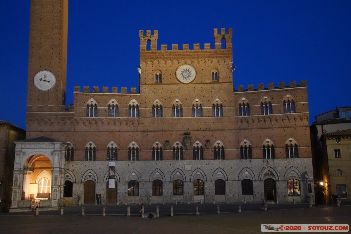 Siena by night - Piazza del Campo - Palazzo Pubblico e Torre del Mangia
Mots-clés: geo:lat=43.31848293 geo:lon=11.33153649 geotagged ITA Italie Siena Toscana patrimoine unesco Piazza del Campo Palazzo Pubblico Nuit