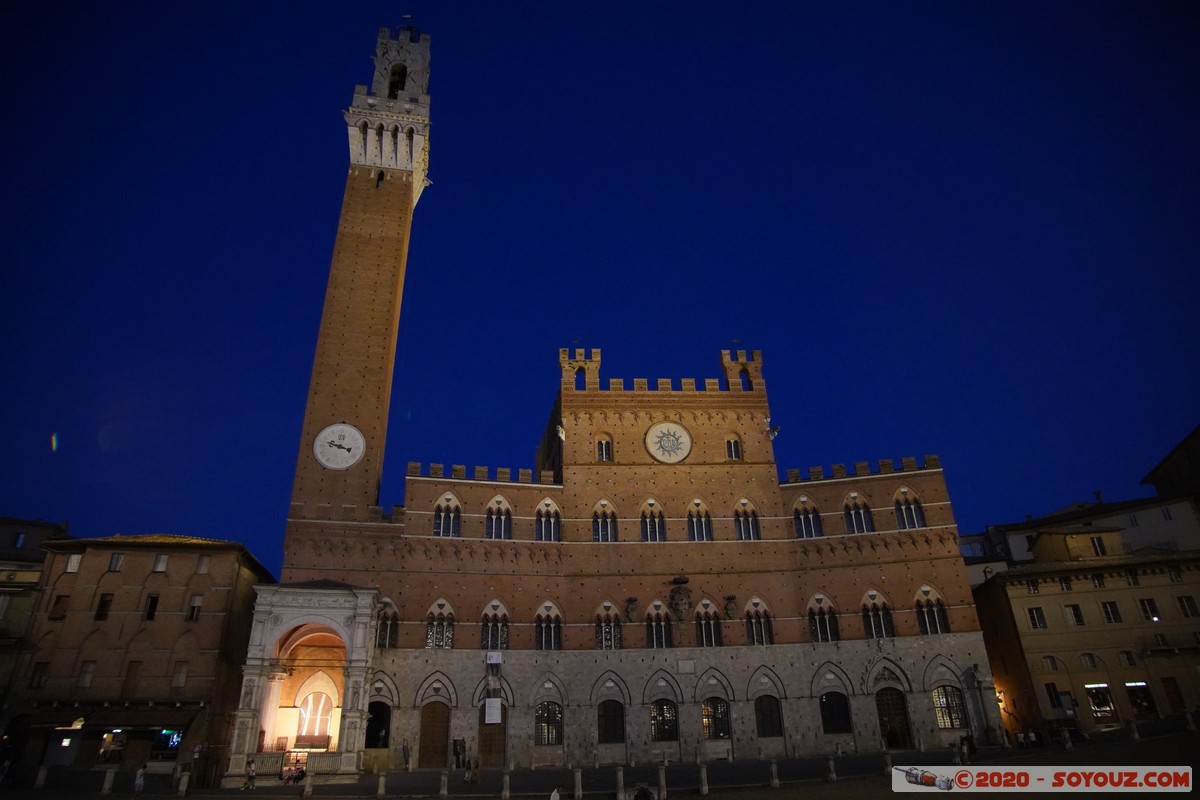 Siena by night - Piazza del Campo - Palazzo Pubblico e Torre del Mangia
Mots-clés: geo:lat=43.31850361 geo:lon=11.33149097 geotagged ITA Italie Siena Toscana patrimoine unesco Piazza del Campo Palazzo Pubblico Torre del Mangia Nuit