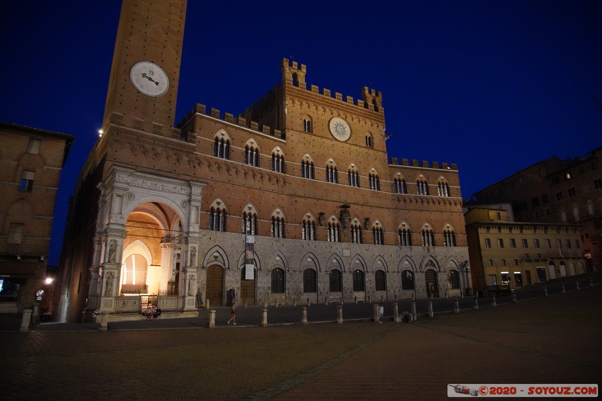 Siena by night - Piazza del Campo - Palazzo Pubblico e Torre del Mangia
Mots-clés: geo:lat=43.31862267 geo:lon=11.33194933 geotagged ITA Italie Siena Toscana patrimoine unesco Piazza del Campo Palazzo Pubblico Nuit