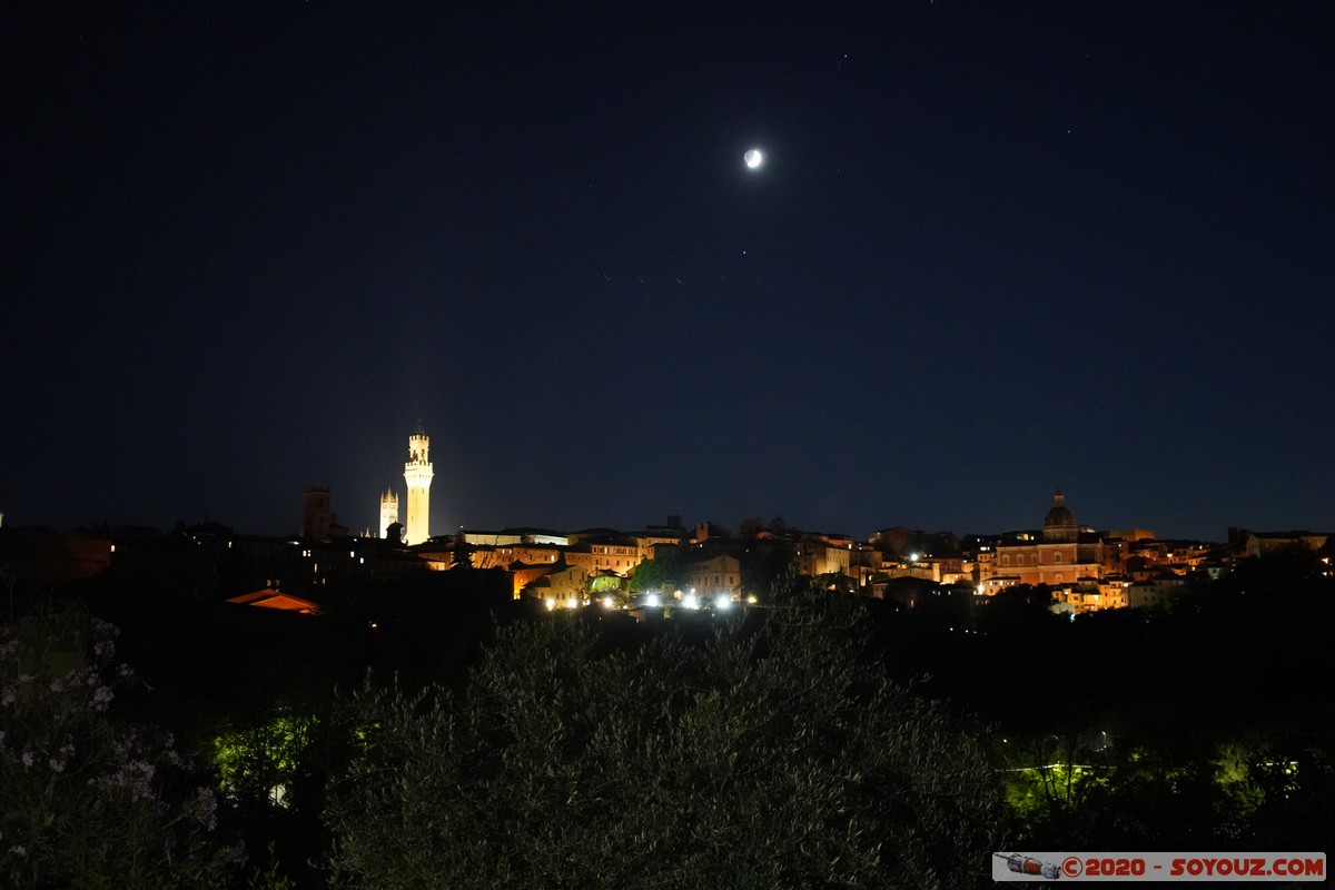 Vista di Siena by night - Torre del Mangia
Mots-clés: geo:lat=43.31953569 geo:lon=11.34081027 geotagged ITA Italie Siena Toscana patrimoine unesco Nuit Lune Palazzo Pubblico Torre del Mangia