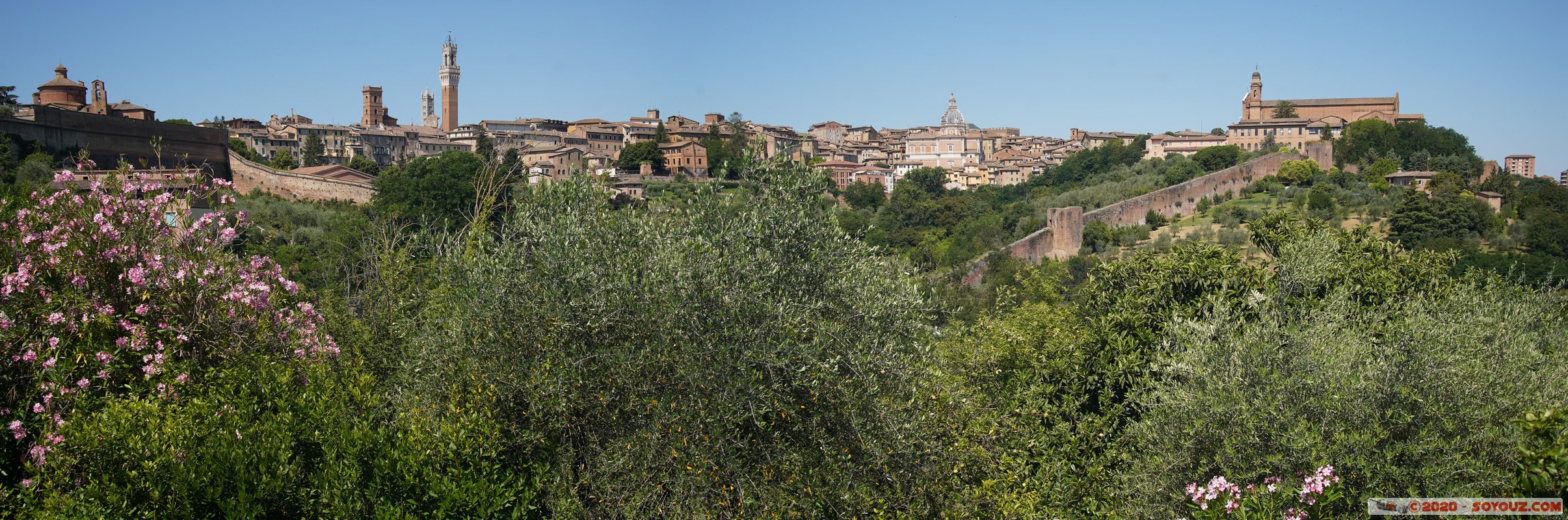 vista di Siena - Basilica di San Francesco
Mots-clés: geo:lat=43.31953569 geo:lon=11.34081027 geotagged ITA Italie Siena Toscana patrimoine unesco Basilica di San Francesco Palazzo Pubblico Torre del Mangia panorama