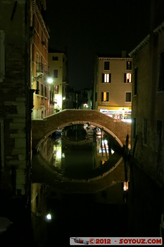 Venezia di notte - Rio de San Zan Degola - Ponte Ruga Vecchia
Mots-clés: geo:lat=45.43997302 geo:lon=12.32684698 geotagged ITA Italie Venedig Veneto Venezia patrimoine unesco Nuit Pont