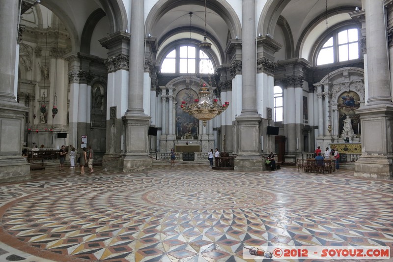 Venezia - Basilica di Santa Maria della Salute
Mots-clés: geo:lat=45.43078408 geo:lon=12.33443420 geotagged ITA Italie San Marco SestiÃ¨re di San Marco Veneto patrimoine unesco Eglise