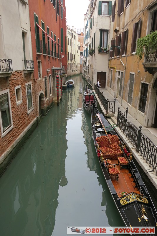 Venezia - Calle de le Veste
Mots-clés: geo:lat=45.43337378 geo:lon=12.33442698 geotagged ITA Italie SestiÃ¨re di San Marco Veneto Venezia patrimoine unesco canal Gondole