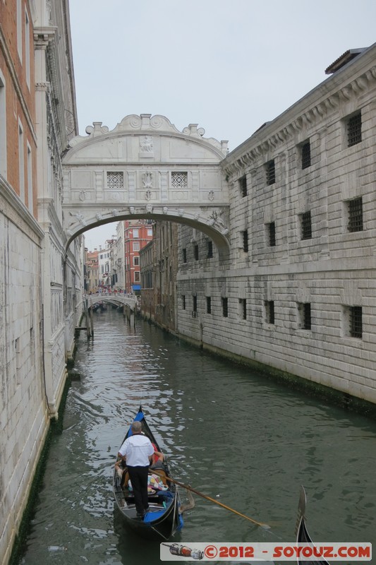 Venezia - Ponte dei Sospiri
Mots-clés: geo:lat=45.43359872 geo:lon=12.34106887 geotagged ITA Italie SestiÃ¨re di San Marco Veneto Venezia patrimoine unesco Ponte dei Sospiri Pont