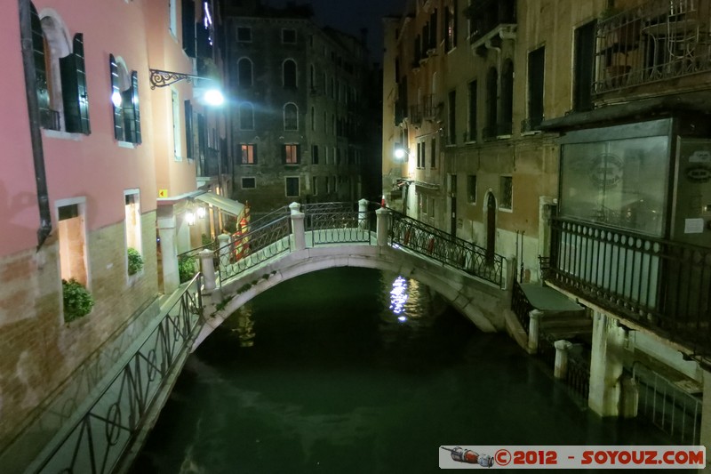 Venezia di notte - Ponte dei Pignoli
Mots-clés: geo:lat=45.43596667 geo:lon=12.33774815 geotagged ITA Italie SestiÃ¨re di San Marco Veneto Venezia patrimoine unesco Nuit Pont canal