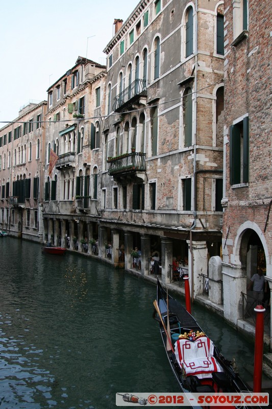 Venezia - Rio di Santi Apostoli
Mots-clés: Cannaregio geo:lat=45.43997584 geo:lon=12.33645621 geotagged ITA Italie SestiÃ¨re di San Polo Veneto patrimoine unesco canal Gondole