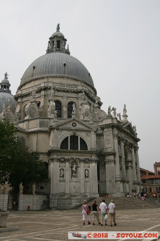 Venezia - Basilica di Santa Maria della Salute
Mots-clés: geo:lat=45.43107279 geo:lon=12.33542079 geotagged ITA Italie SestiÃ¨re di San Marco Veneto Venezia patrimoine unesco Eglise