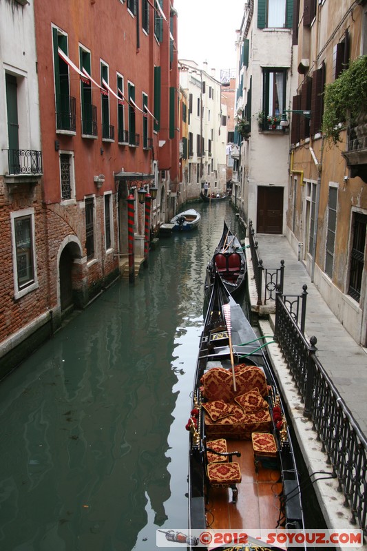 Venezia - Rio delle Vesre
Mots-clés: geo:lat=45.43346690 geo:lon=12.33427291 geotagged ITA Italie SestiÃ¨re di San Marco Veneto Venezia patrimoine unesco canal