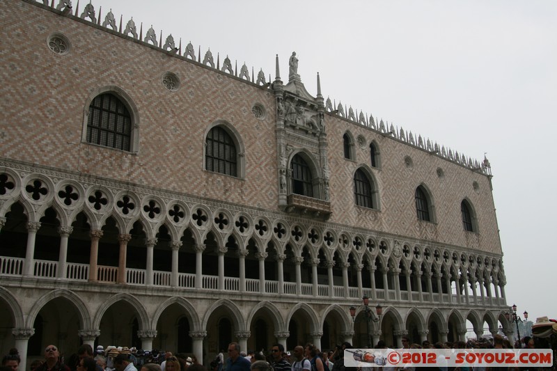 Venezia - Piazza San Marco - Palazzo Ducale
Mots-clés: geo:lat=45.43421620 geo:lon=12.33929444 geotagged ITA Italie SestiÃ¨re di San Marco Veneto Venezia patrimoine unesco Piazza San Marco Palazzo Ducale