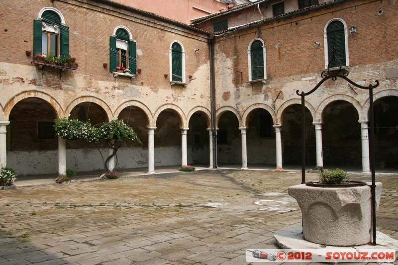 Venezia - Isola di San Pietro di Castello - Palazzo Patriarcale
Mots-clés: Castello geo:lat=45.43424414 geo:lon=12.35929806 geotagged ITA Italie SestiÃ¨re di Castello Veneto patrimoine unesco