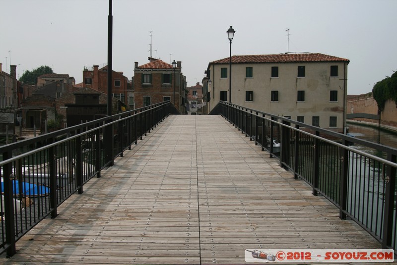 Venezia - Isola di San Pietro di Castello - Ponte
Mots-clés: Castello geo:lat=45.43435759 geo:lon=12.35872389 geotagged ITA Italie SestiÃ¨re di Castello Veneto patrimoine unesco Pont