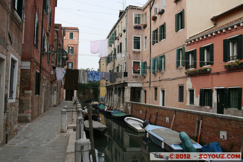 Venezia - Quartiere San Daniele - Rio de San Daniele (Rielo)
Mots-clés: Castello geo:lat=45.43344647 geo:lon=12.35668124 geotagged ITA Italie SestiÃ¨re di Castello Veneto patrimoine unesco