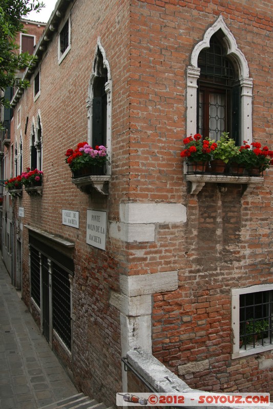 Venezia - Calle de la Rachetta
Mots-clés: Cannaregio geo:lat=45.44345333 geo:lon=12.33584350 geotagged ITA Italie SestiÃ¨re di Cannaregio Veneto patrimoine unesco