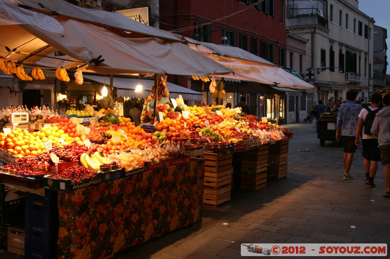 Venezia di notte - Rio Tera San Leonardo
Mots-clés: geo:lat=45.44380038 geo:lon=12.32637526 geotagged ITA Italie SestiÃ¨re di Cannaregio Veneto Venezia patrimoine unesco Nuit Marche