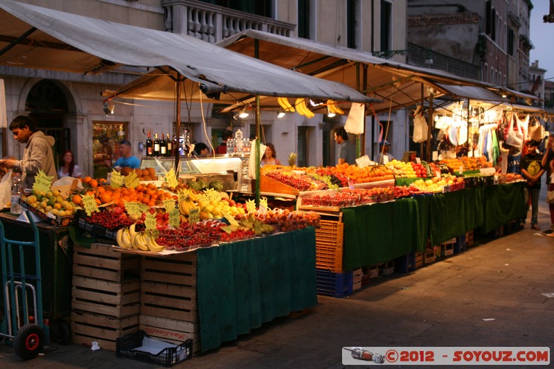 Venezia di notte - Rio Tera San Leonardo
Mots-clés: geo:lat=45.44376682 geo:lon=12.32697209 geotagged ITA Italie SestiÃ¨re di Cannaregio Veneto Venezia patrimoine unesco Nuit Marche