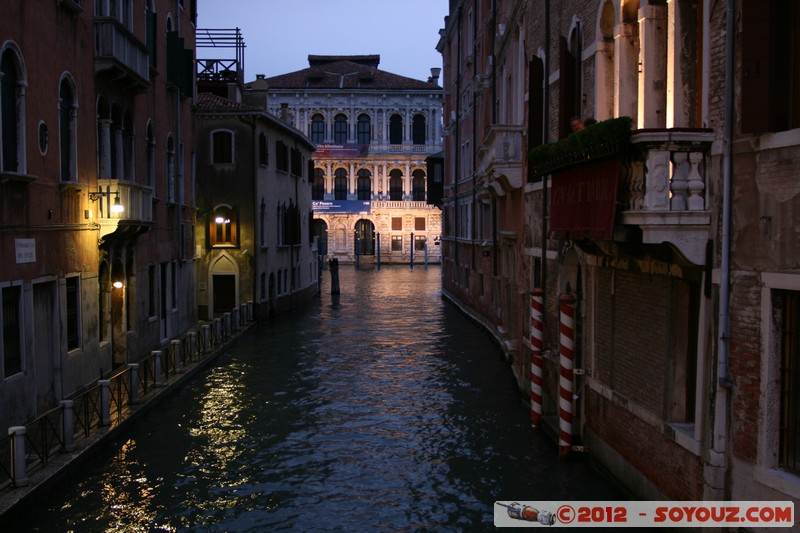 Venezia di notte - Strada Nova - Rio di Noale
Mots-clés: Cannaregio geo:lat=45.44209225 geo:lon=12.33277703 geotagged ITA Italie SestiÃ¨re di Cannaregio Veneto patrimoine unesco Nuit canal