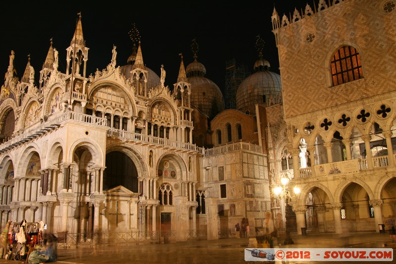 Venezia di notte - Piazza San Marco - Basilica di San Marco
Mots-clés: geo:lat=45.43367571 geo:lon=12.33975674 geotagged ITA Italie SestiÃ¨re di San Marco Veneto Venezia patrimoine unesco Nuit Piazza San Marco Eglise