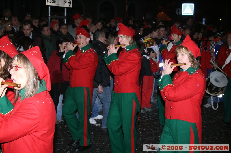 Storico Carnevale di Ivrea - I Pifferi e Tamburi
Mots-clés: Nuit