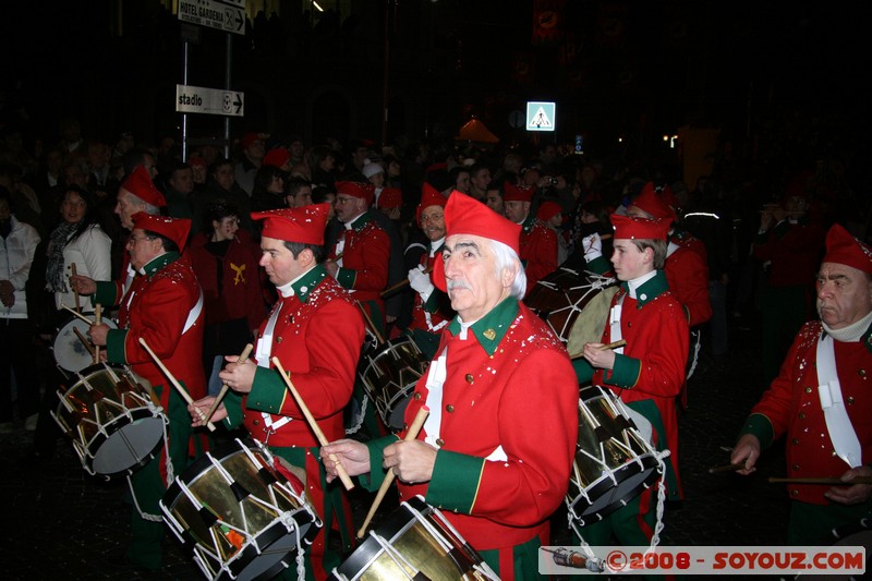 Storico Carnevale di Ivrea - I Pifferi e Tamburi
Mots-clés: Nuit